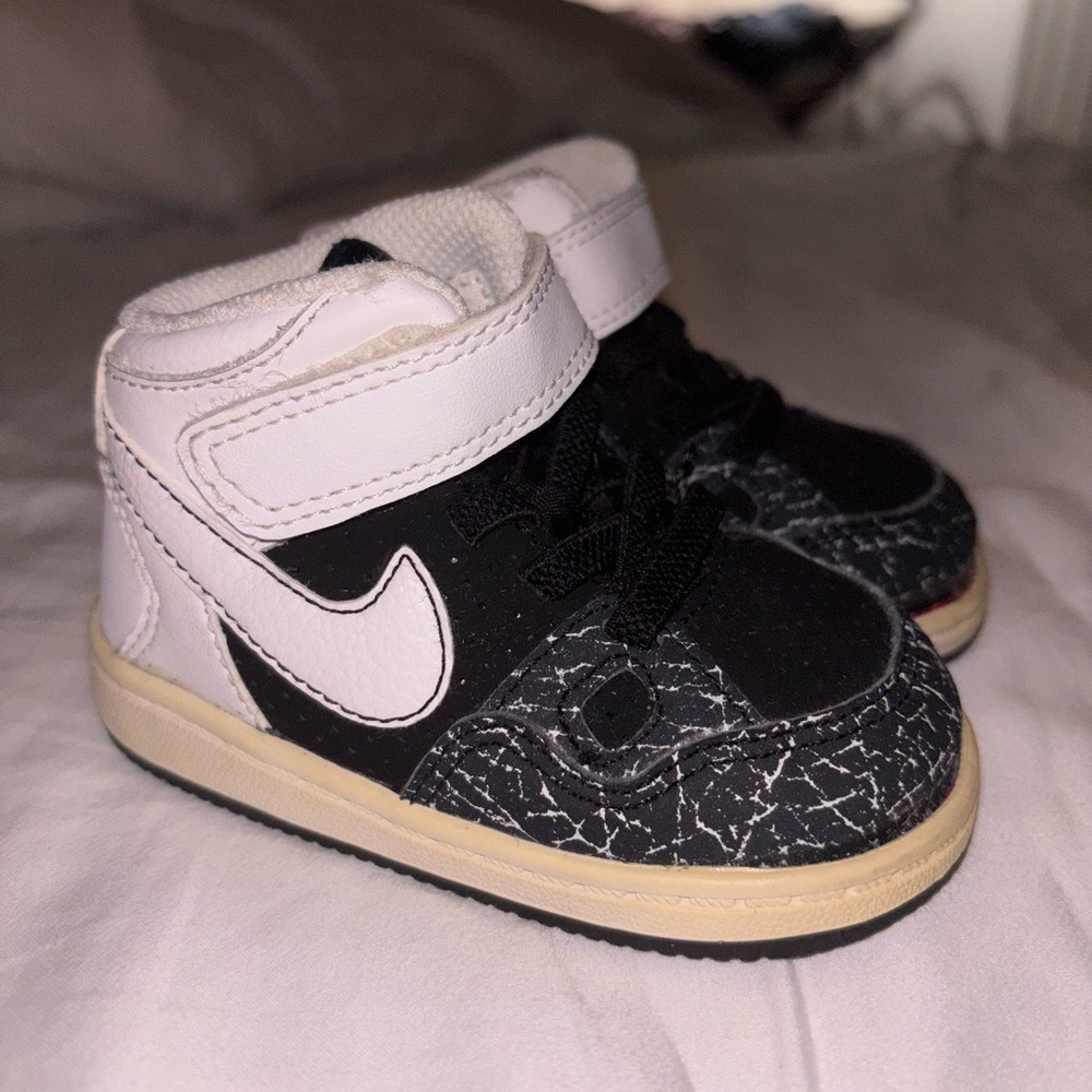 Nike Black and White Sneakers size 4C